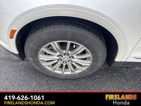 Used 2017 Cadillac XT5 Luxury w/ Driver Awareness Package image 12