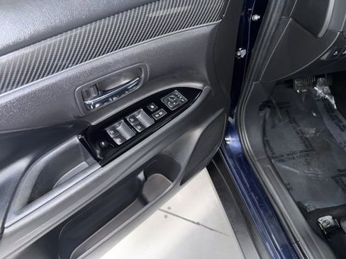 Used 2020 Mitsubishi Outlander SE image 11