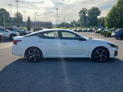 Used 2023 Nissan Altima 2.5 SR w/ SR Premium Package FWD image 8