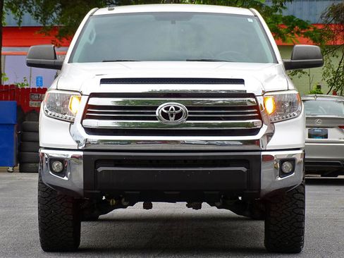 Used 2017 Toyota Tundra SR5 AWD/4WD image 6