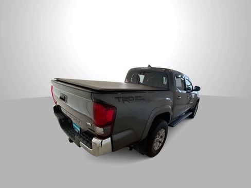 Used 2018 Toyota Tacoma SR5 image 8