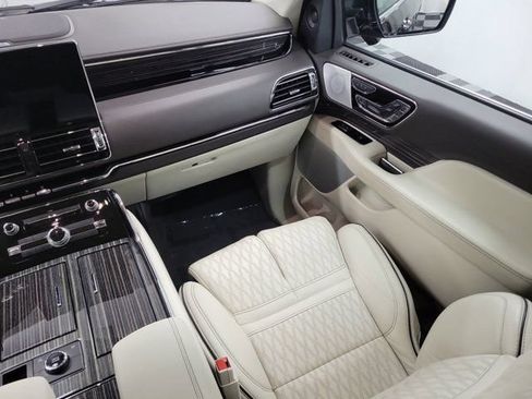 Used 2024 Lincoln Navigator L Black Label AWD/4WD image 15