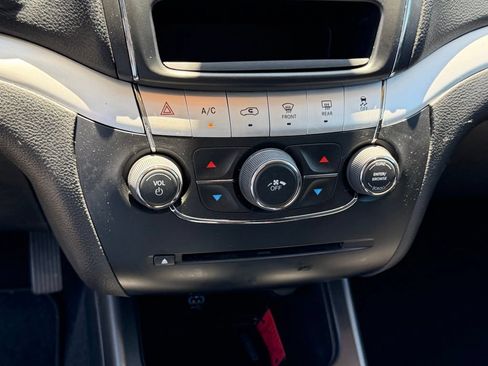 Used 2020 Dodge Journey SE w/ SE Popular Equipment Group FWD image 22
