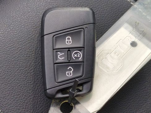 Used 2024 Volkswagen Taos SE image 26