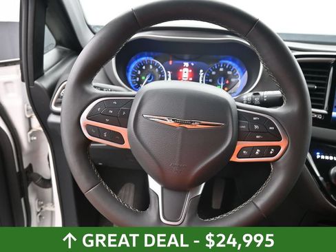 Used 2025 Chrysler Pacifica Select FWD image 24