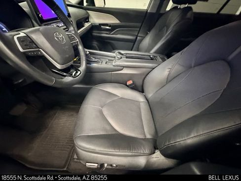 Used 2024 Toyota Grand Highlander AWD image 15