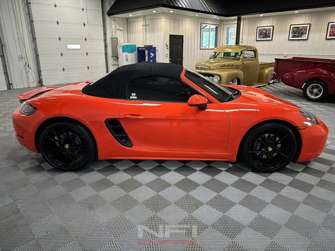 Used 2017 Porsche 718 Boxster Roadster 2D image 13