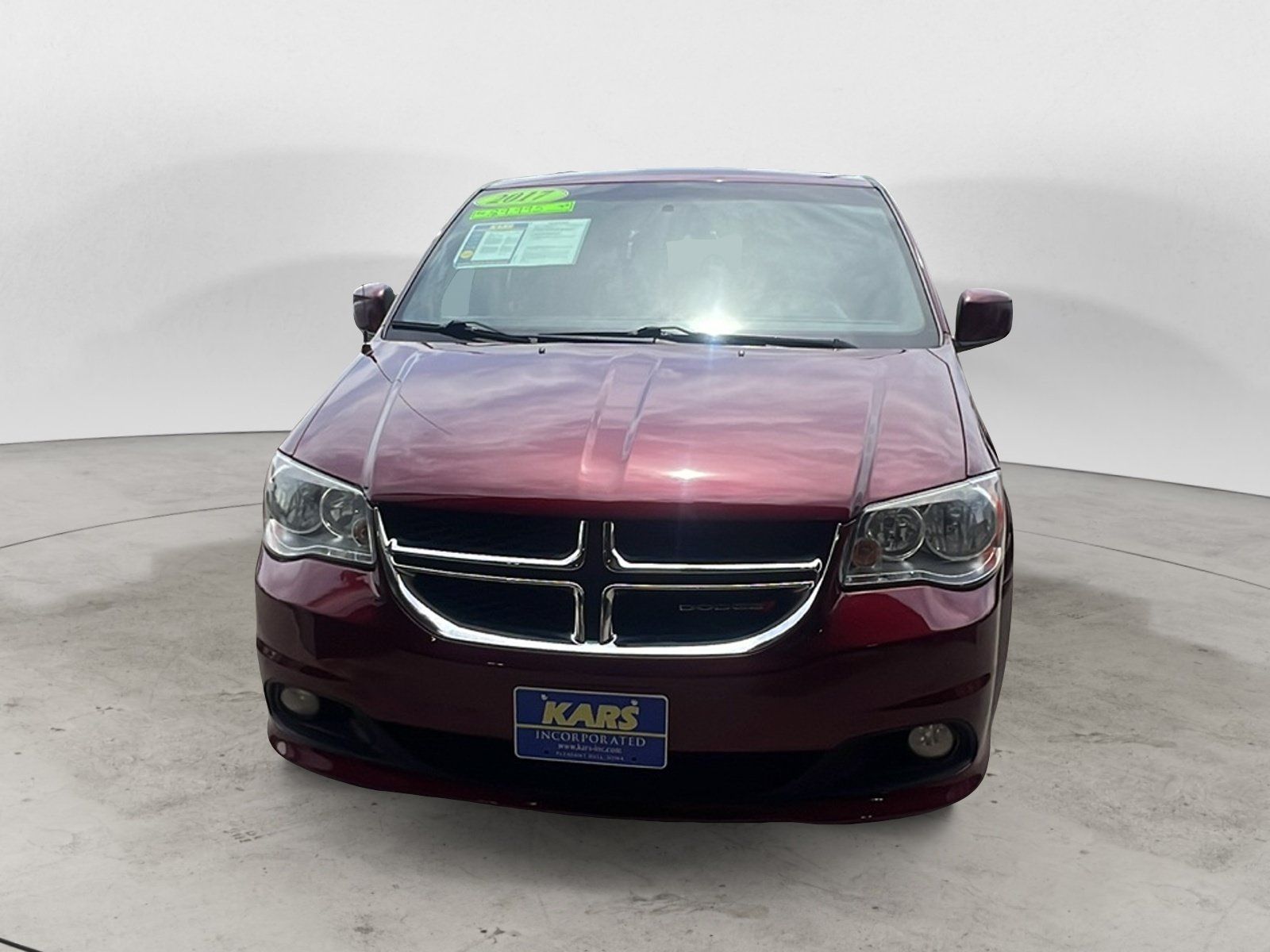Used 2017 Dodge Grand Caravan SXT FWD image 2