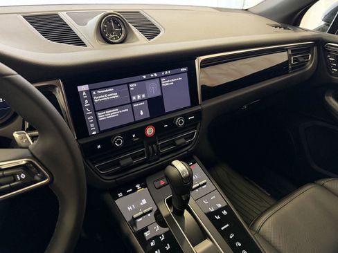 New 2026 Porsche Macan image 18