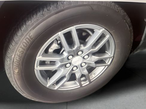 Used 2025 GMC Acadia Elevation FWD image 18