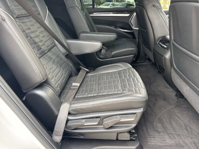 Used 2025 Cadillac Escalade Sport Platinum w/ LPO, ONYX Package AWD/4WD image 10