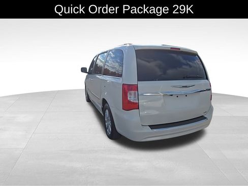Used 2013 Chrysler Town & Country Touring image 7