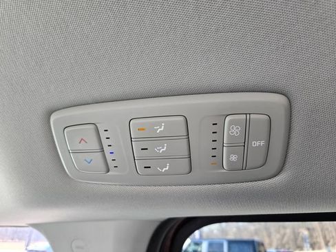 Used 2024 Kia Carnival LX FWD image 16