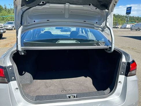 Used 2024 Nissan Versa SR FWD image 23