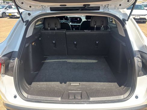 Used 2025 Chevrolet Trax LT FWD image 25