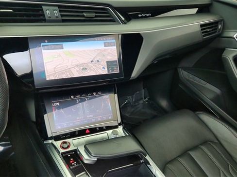 Used 2023 Audi e-tron S Prestige w/ Prestige Package image 43