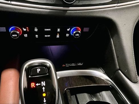 Used 2021 Buick Enclave Avenir image 15
