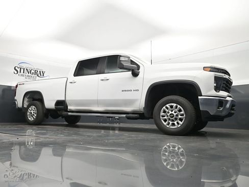 Used 2025 Chevrolet Silverado 2500 LT w/ Convenience Package AWD/4WD image 17