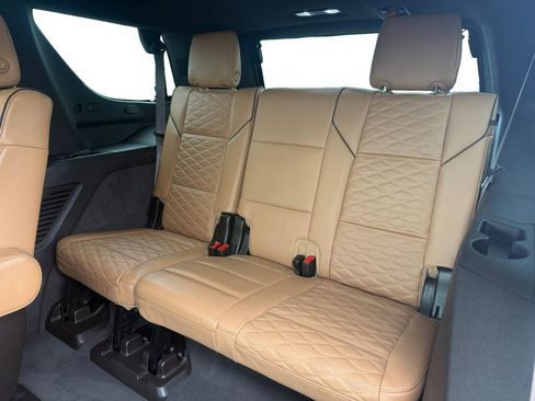 Used 2023 Cadillac Escalade Premium Luxury w/ LPO, Radiant Package AWD/4WD image 16