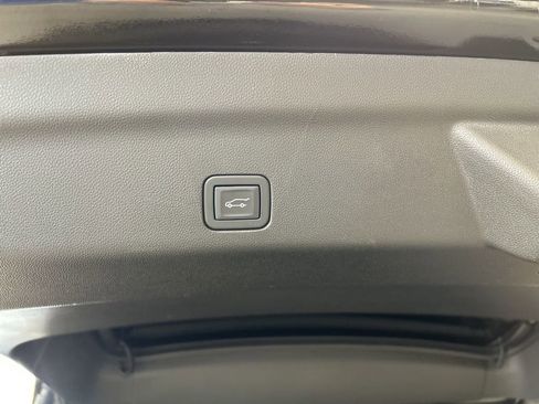 Used 2023 Cadillac Escalade ESV V image 35