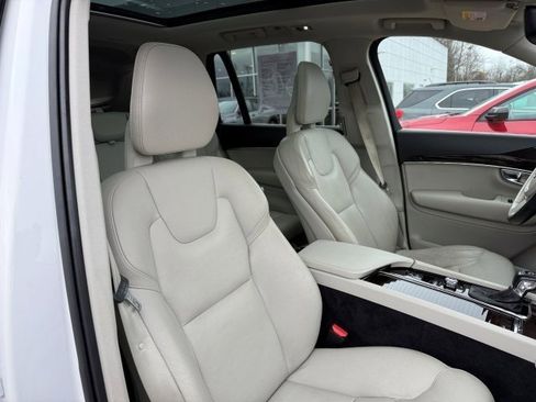 Used 2017 Volvo XC90 T6 Momentum w/ Vision Package image 22