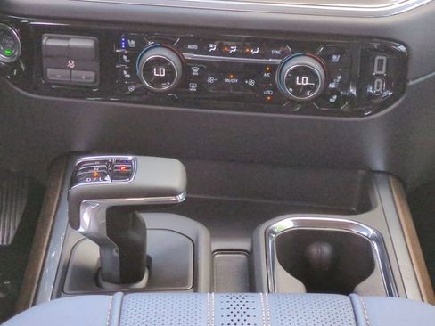 New 2026 Chevrolet Silverado 1500 High Country AWD/4WD image 19