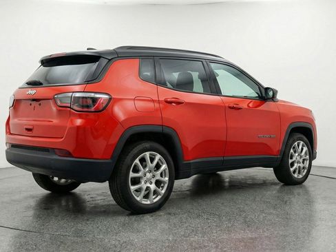 Used 2025 Jeep Compass Limited image 9