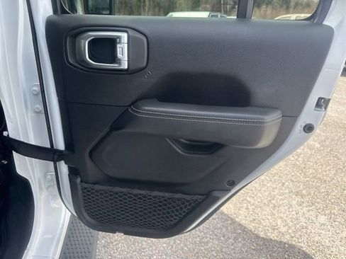 Used 2020 Jeep Wrangler Unlimited Sahara AWD/4WD image 30
