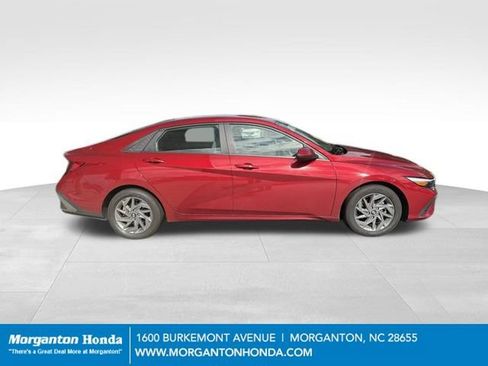 Used 2024 Hyundai Elantra SEL FWD image 10