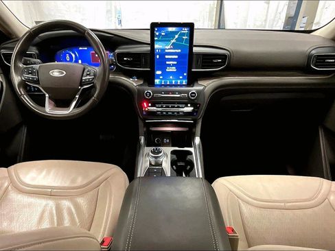 Certified 2020 Ford Explorer Platinum w/ Premium Technology Package image 14