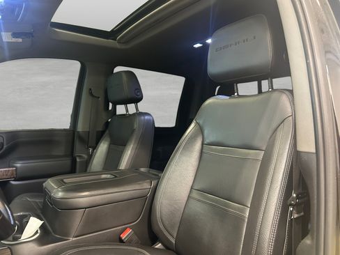Used 2022 GMC Sierra 2500 Denali w/ Denali Black Diamond Edition AWD/4WD image 6