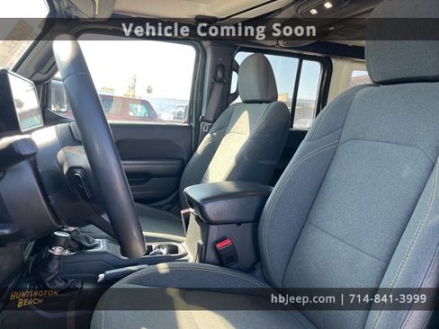 Used 2024 Jeep Wrangler Unlimited image 8