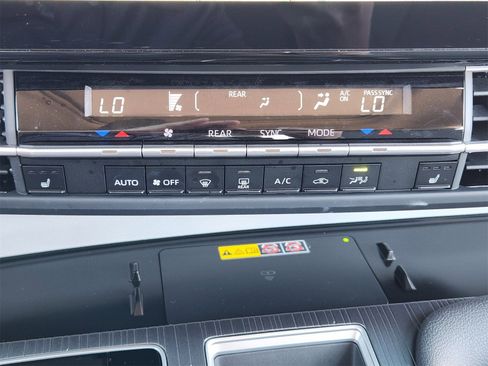 Used 2026 Toyota Sienna XLE image 24