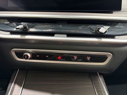 Used 2026 BMW X7 xDrive40i w/ Premium Package image 40