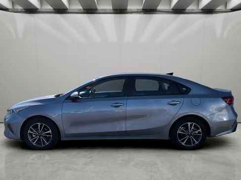 Used 2023 Kia Forte LXS image 2