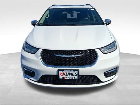 Used 2023 Chrysler Pacifica Limited image 15