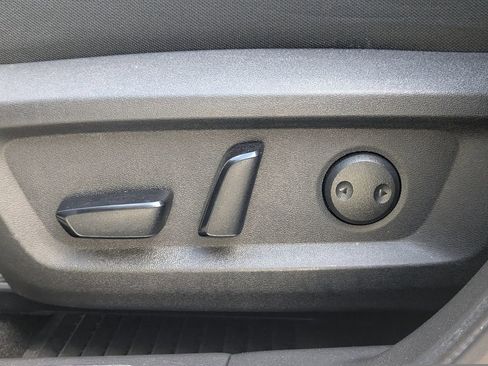 Used 2023 Nissan Rogue SV image 19