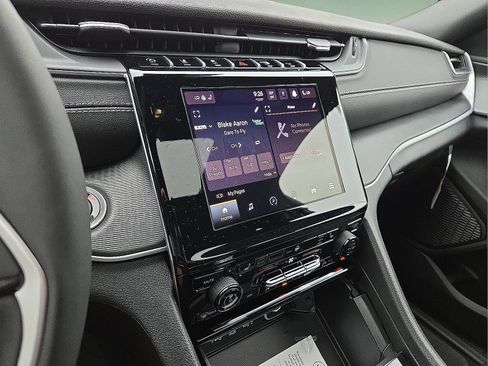 New 2025 Jeep Grand Cherokee L Altitude image 16