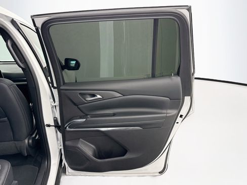 Used 2026 Chevrolet Traverse LT w/ Driver Confidence Package FWD image 32