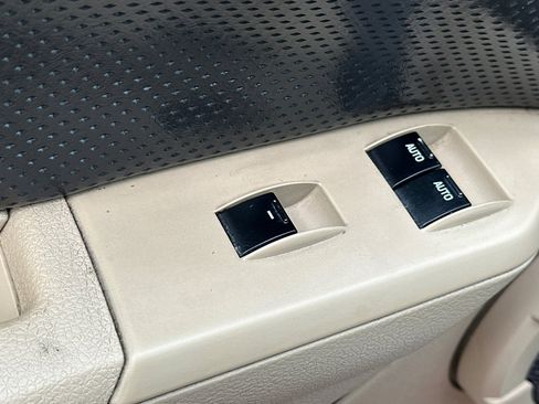 Used 2005 Ford Mustang GT Premium image 12