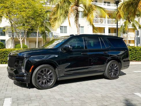 Used 2025 Cadillac Escalade Sport Platinum w/ LPO, ONYX Package image 9