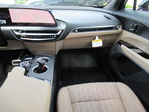 New 2026 Cadillac Lyriq V image 15