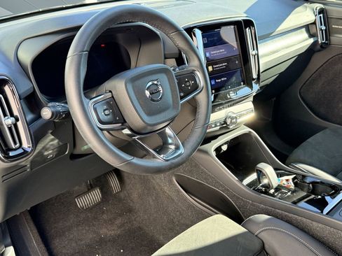 Certified 2023 Volvo XC40 Recharge Ultimate image 4