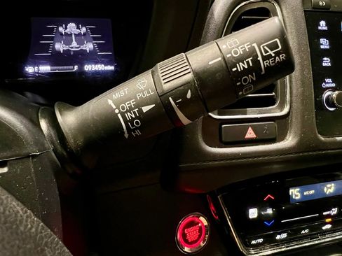 Used 2021 Honda HR-V EX image 25