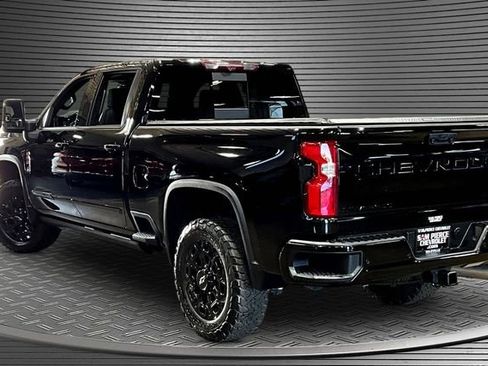 Used 2024 Chevrolet Silverado 2500 High Country w/ Midnight Edition AWD/4WD image 4