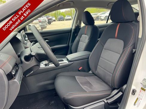 New 2025 Nissan Sentra SR FWD image 4