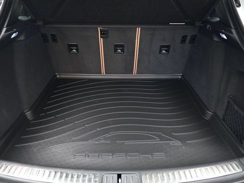 Used 2026 Porsche Macan AWD/4WD image 26