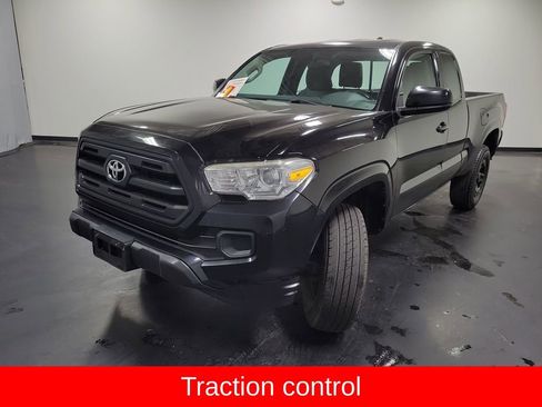 Used 2017 Toyota Tacoma SR AWD/4WD image 4