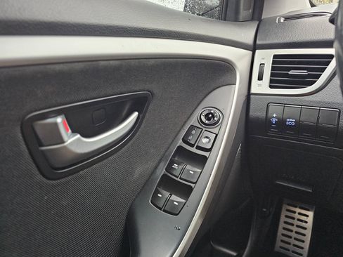 Used 2016 Hyundai Elantra GT w/ Option Group 02 FWD image 31