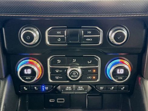 Used 2023 GMC Yukon XL AT4 w/ Technology Package AWD/4WD image 16